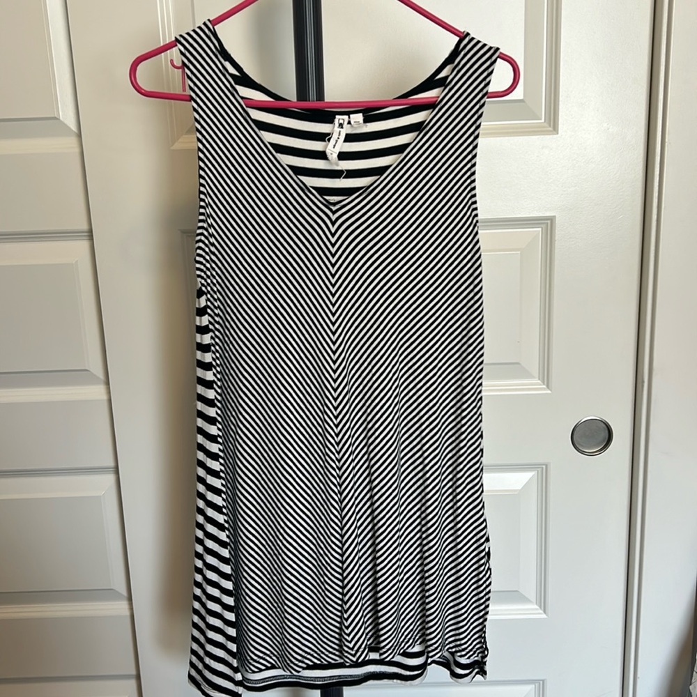 ♦️3 for $15♦️Cable & Gauge ladies size medium long  tank top